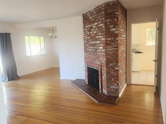 4th image of 2114 Fairfield St