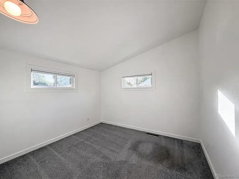 439 Sunnyside Ln — Photo 7