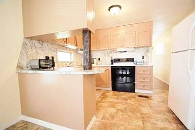 3rd image of 811 Fountainview S