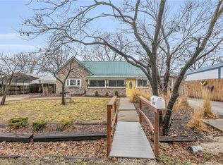 210 Lincoln St, Paola, KS 66071