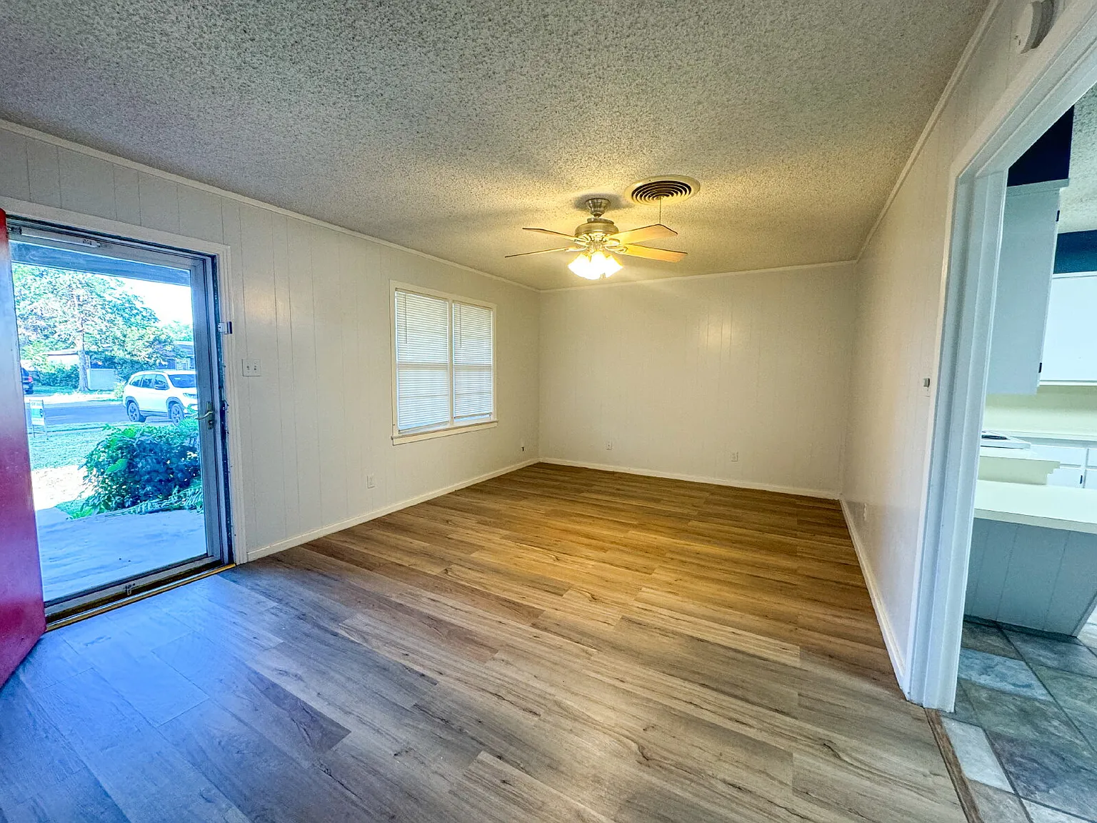 2 bed, 1.0 bath, 902 sqft, $1,150 — Photo 3