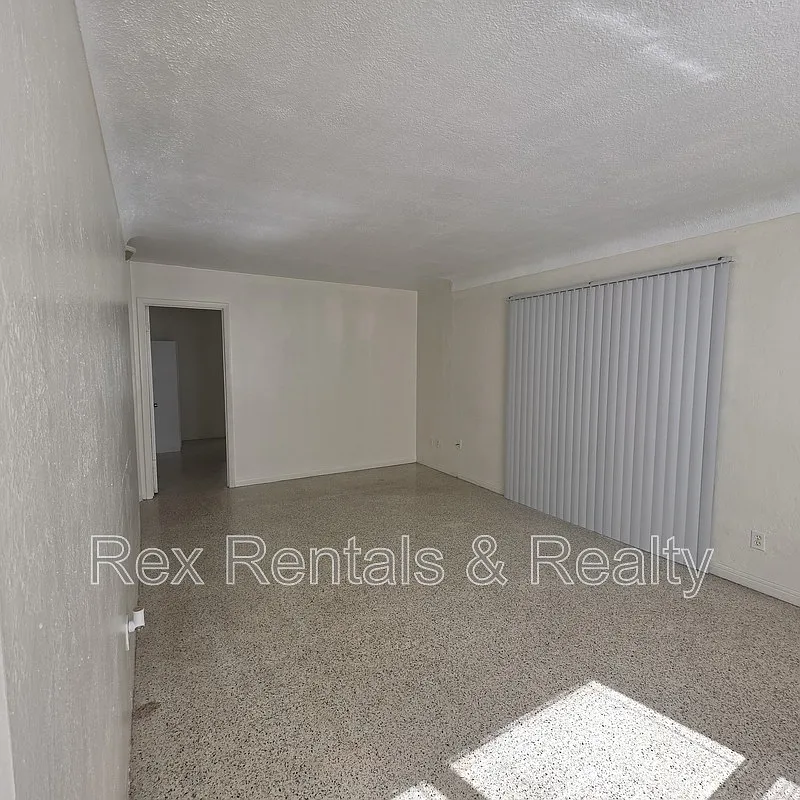2 bed, 1.0 bath, 1200 sqft, $1,695 — Photo 2