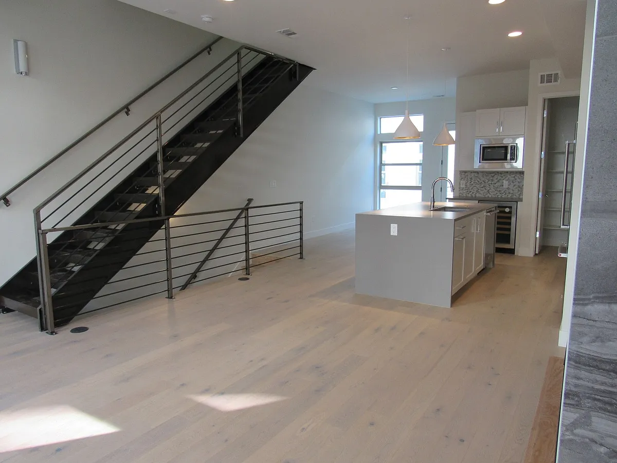 Building Photo - 4054 W 16th Ave