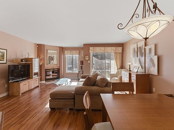 4th image of 3232 Rue Drs #Chateaux-201