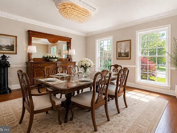 5th image of 20 Joseph Ct