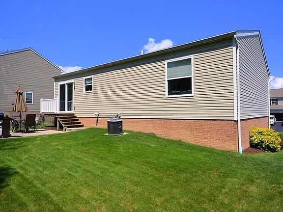 3rd image of 215 Williamsburg Dr