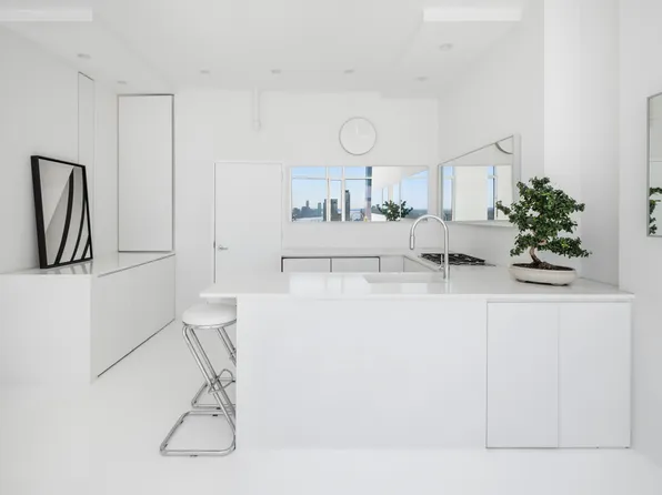 635 West 42nd Street image 10 of 19