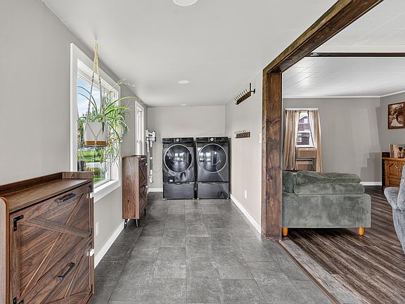 5th image of 212 Powell St