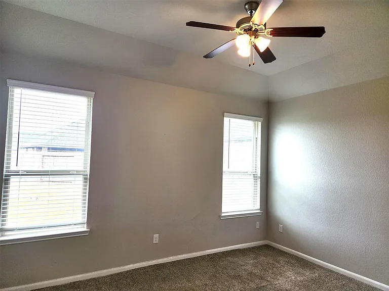 8519 Golden Field Dr — Photo 10