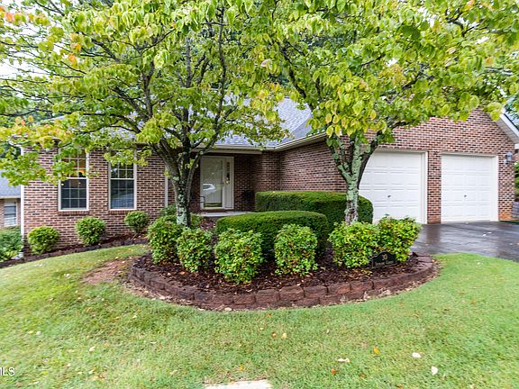 2nd image of 30 Sterling Cir #30