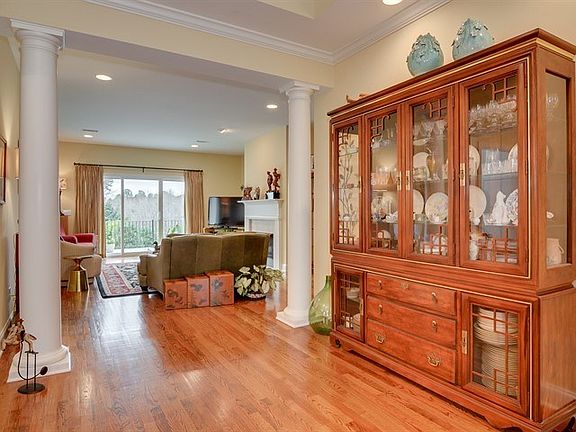 4th image of 157 E Pleasant Colony Dr