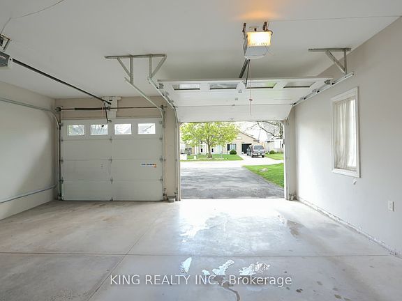 3rd image of 120 Redwood Ct