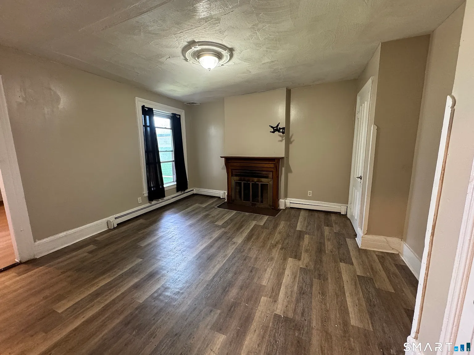 4 bed, 1.5 bath, 1940 sqft, $2,400 — Photo 4