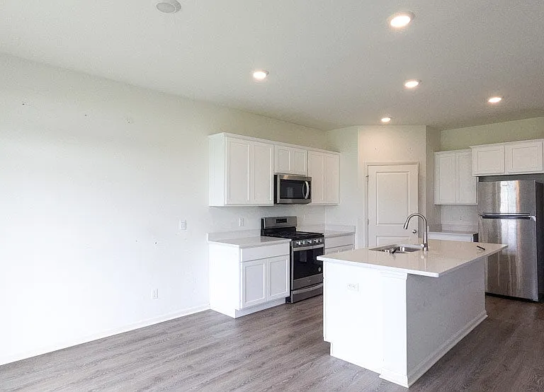 7828 W 105th Pl — Photo 4