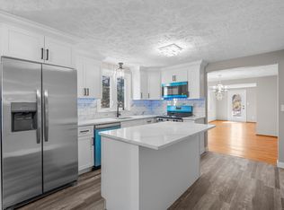 98 Woodland Ave, Bloomfield, CT 06002