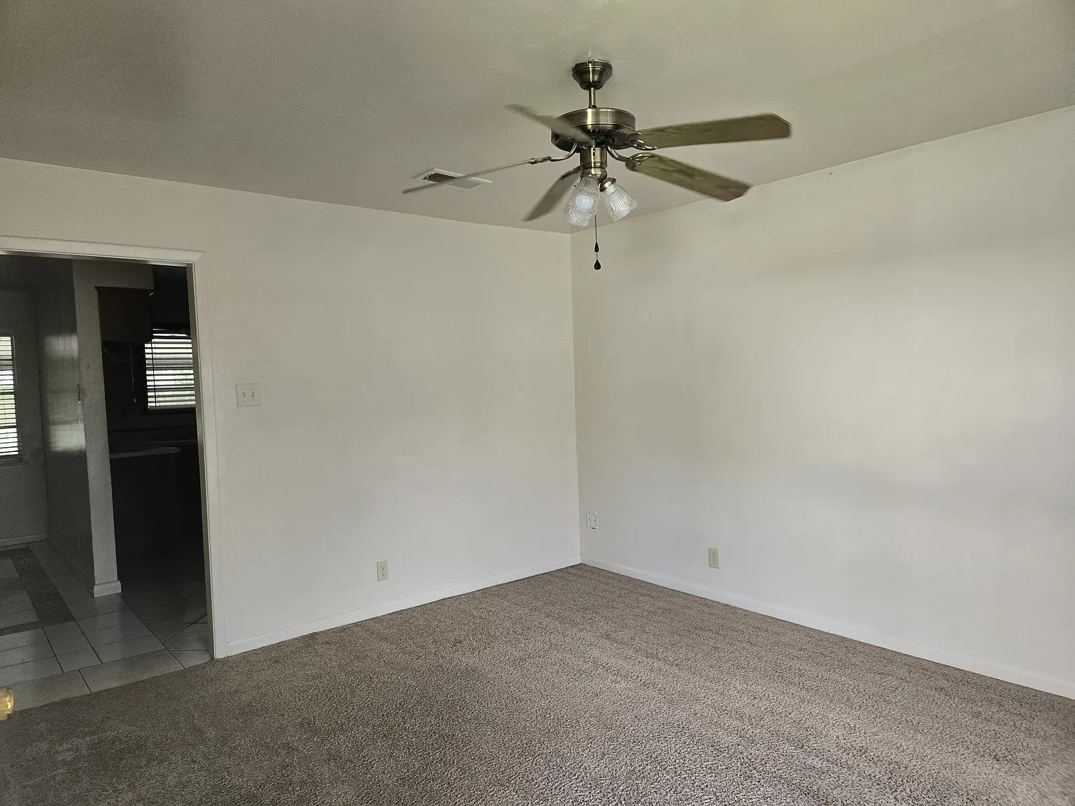 3 bed, 1.5 bath, 1500 sqft, $1,200 — Photo 3