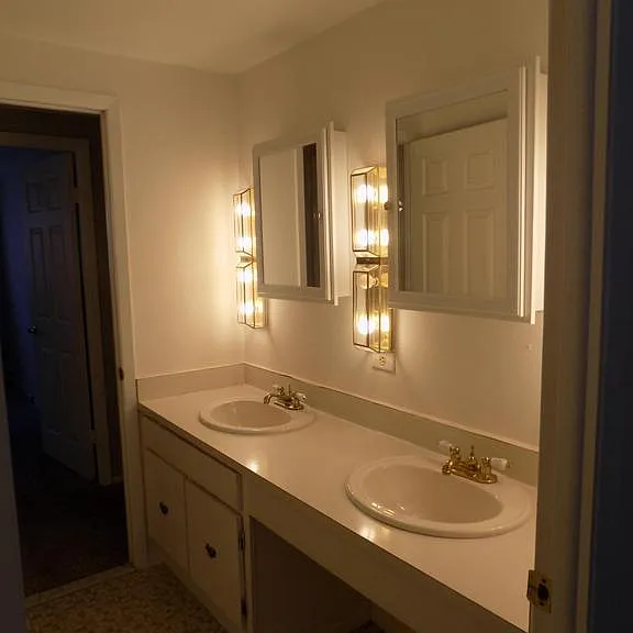 702 Towne Center Dr — Photo 36