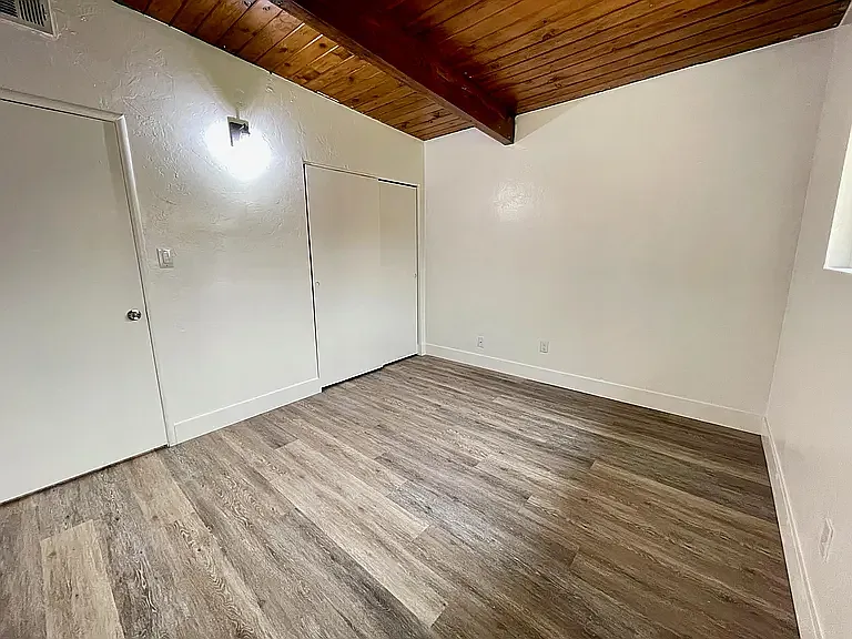 818 E Kaweah Ave — Photo 5