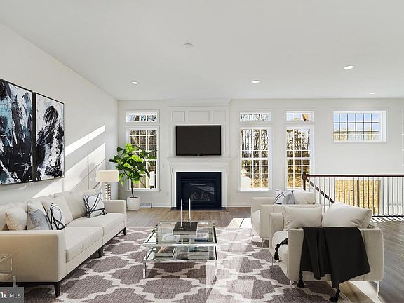 4th image of 296 Robbins Rd