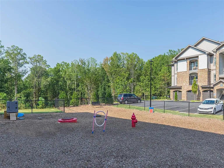 One White Oak Apartments — Photo 36