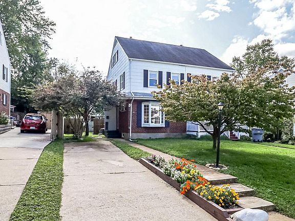 5th image of 2231 Sweetbriar Dr