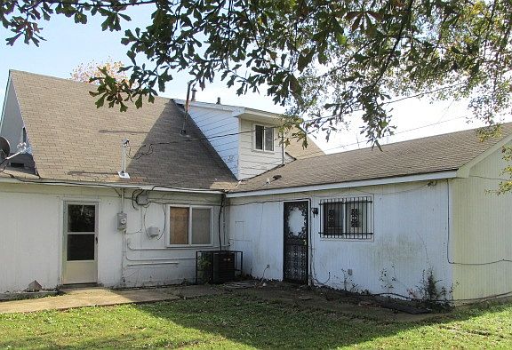 2nd image of 3585 Southland St