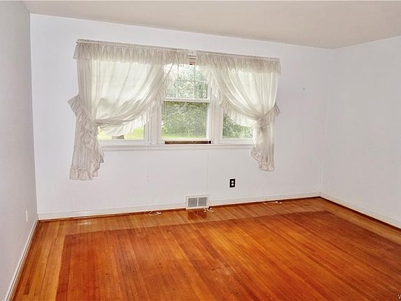 5th image of 9470 Wehrle Dr