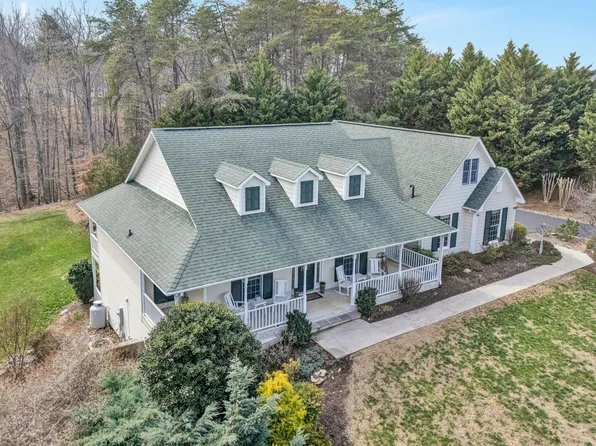 20 S Pointe Ln, Moneta, VA 24121