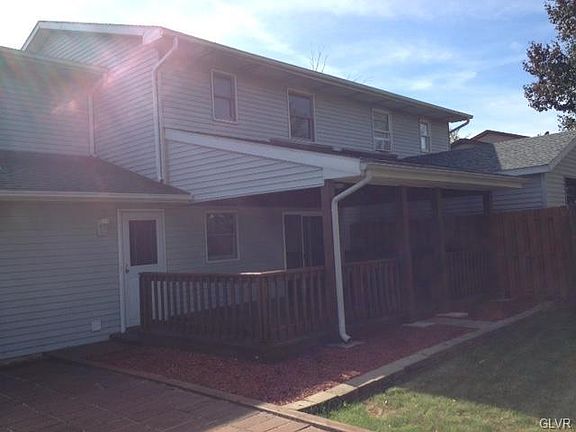 2nd image of 909 Lincoln St