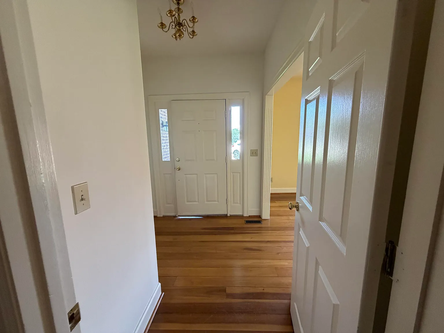 5 bed, 2.5 bath, 2346 sqft, $2,695 — Photo 4