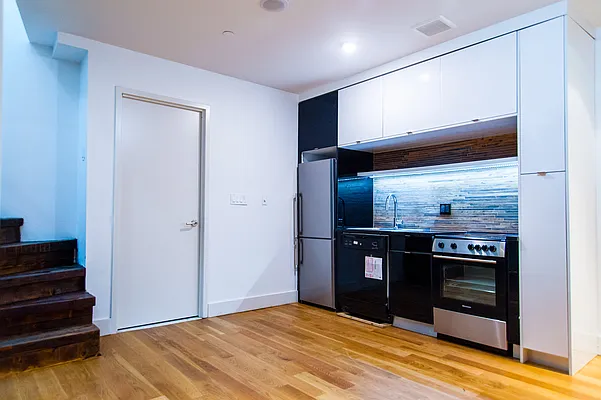 Rented by Nooklyn NYC LLC | media 52