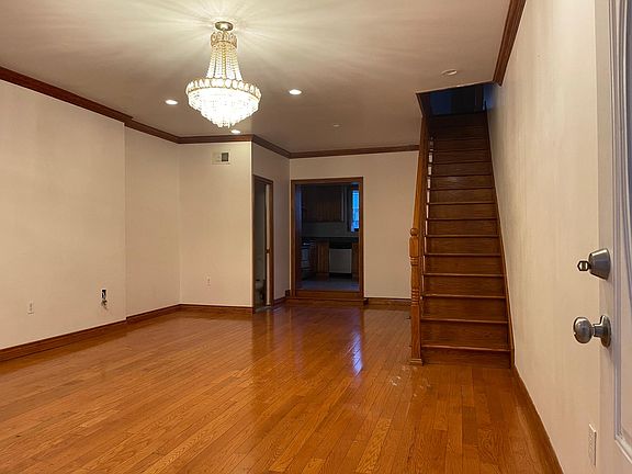 3rd image of 1131 Annin St