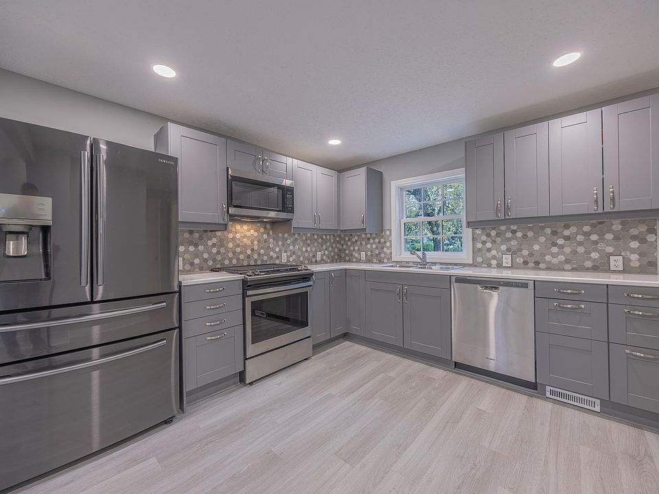 1st image of 406 N 11th St
