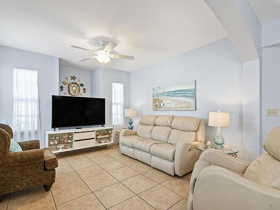 5th image of 136 SW Peacock Blvd APT 19-101