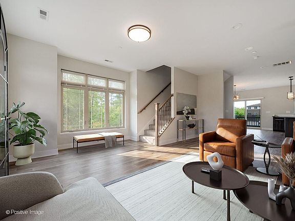 4th image of 43 Forest Ave