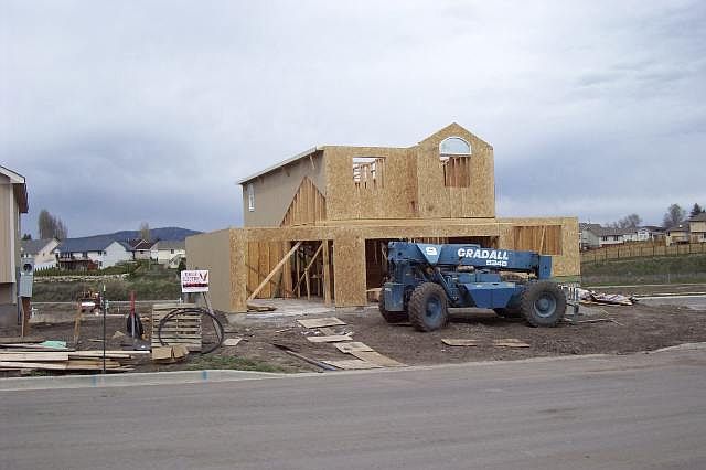 1st image of 18219 E Cres