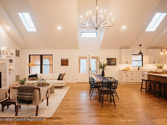 4th image of 250 Cherry Hill Road