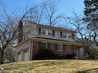 126 Sagamore Dr, New Providence, NJ 07974