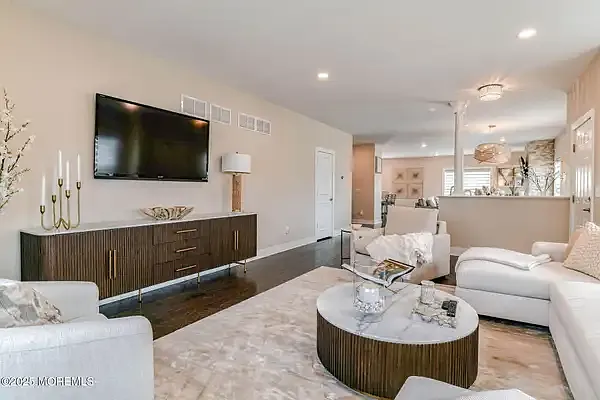 1529 Paxton Ln — Photo 10