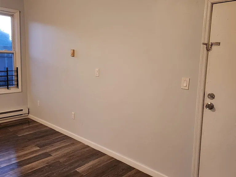 959 Grove St #B — Photo 4