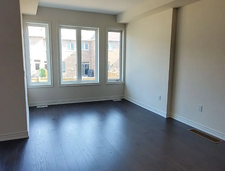 1071 Garner Rd E — Photo 3
