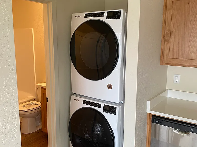 330 Lithia Ave — Photo 11