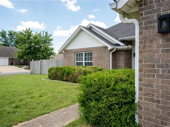 808 Emerald St, Lowell, AR 72745