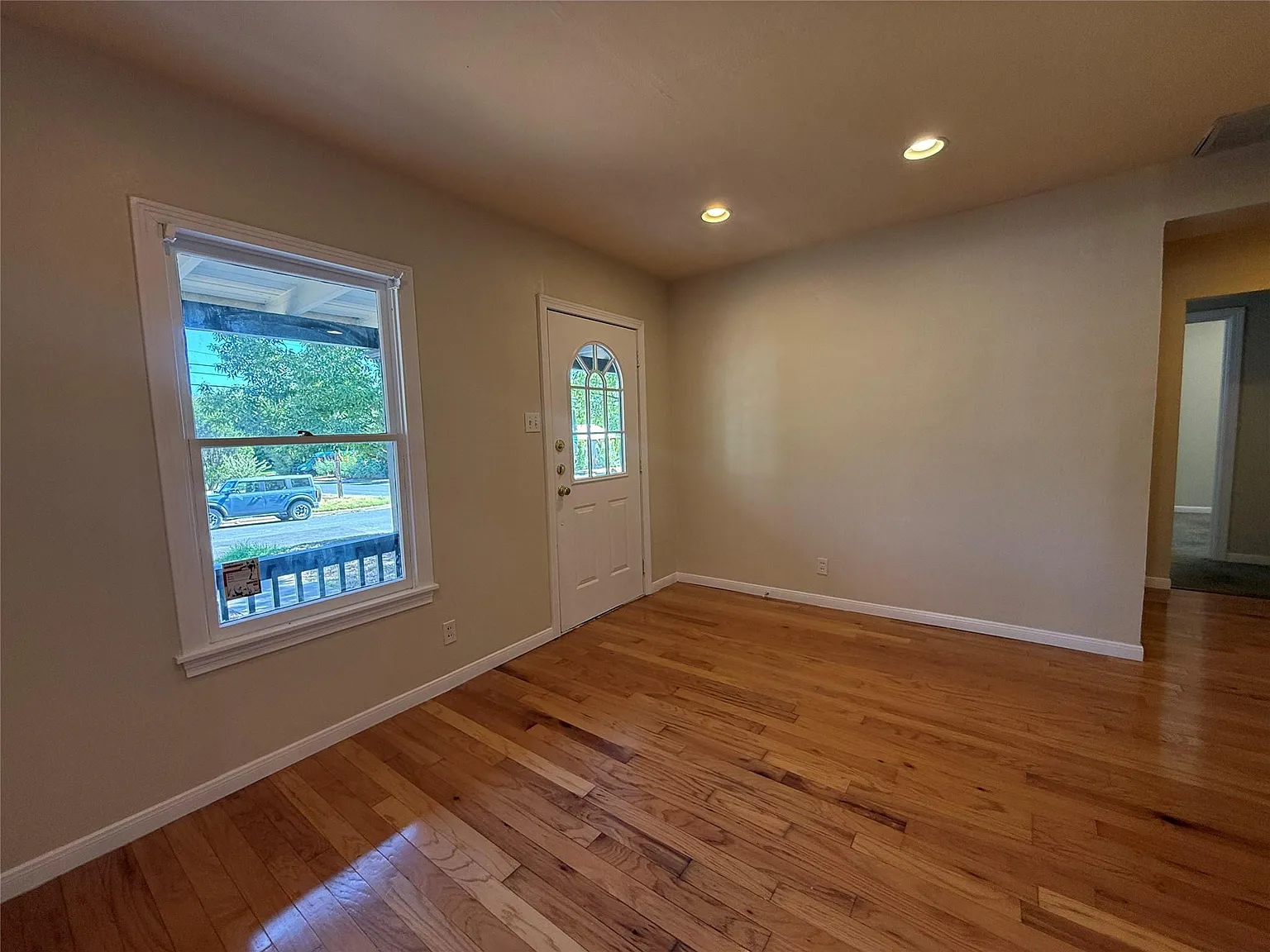 3 bed, 2.0 bath, 1413 sqft, $2,295 — Photo 3
