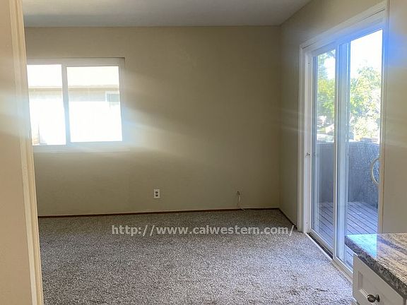 5th image of 129 Hawthorne Ave #D