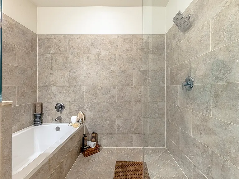 The Hamptons at Palm Beach Gardens Apartments — Photo 9