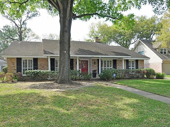 2nd image of 12515 Carriage Hill Dr