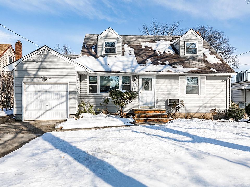 1st image of 15 Hillcrest Dr