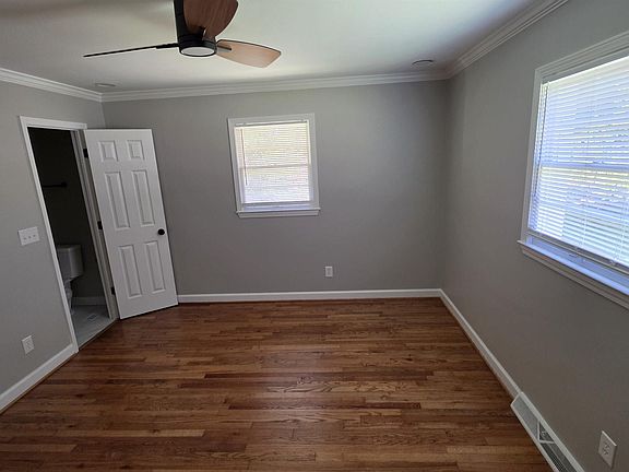 5th image of 955 3rd Ave NW