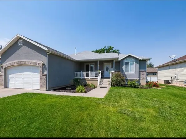 1957 N 2595 W, Clinton, UT 84015